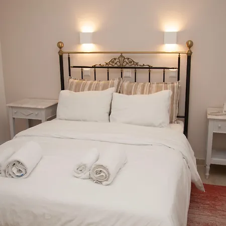 Pelican 3* Fira (Santorini)