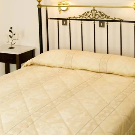 Pelican 3* Fira (Santorini)