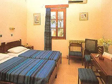 Pelican Hotel Fira (Santorini)