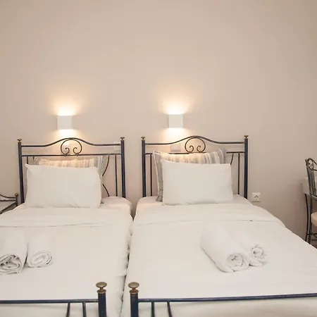 Pelican 3* Fira (Santorini)