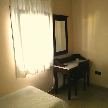 Pelican 3* Fira (Santorini)