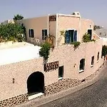 Pelican סנטוריני