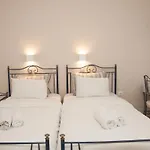 Pelican 3* סנטוריני