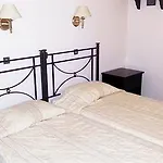 Pelican מלון 3*