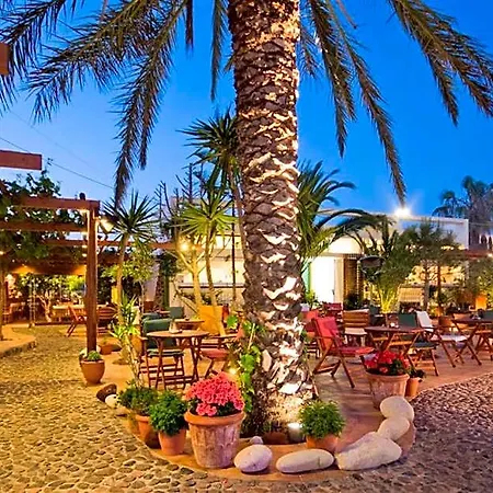 Pelican Hotel Fira (Santorini)