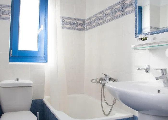 Отель Pelican Тира