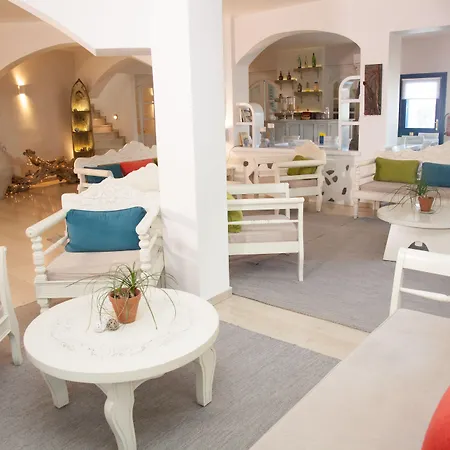 Pelican Hotel Fira (Santorini)