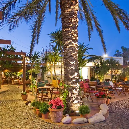 Pelican Hotel 2*