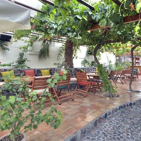 Pelican Hotel Fira (Santorini)