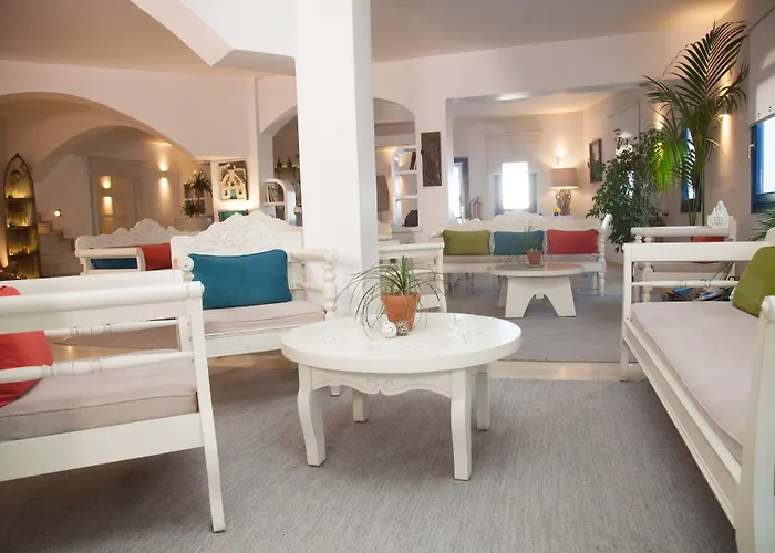 Pelican Fira (Santorini)