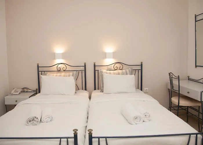 Pelican 3* Fira (Santorini)